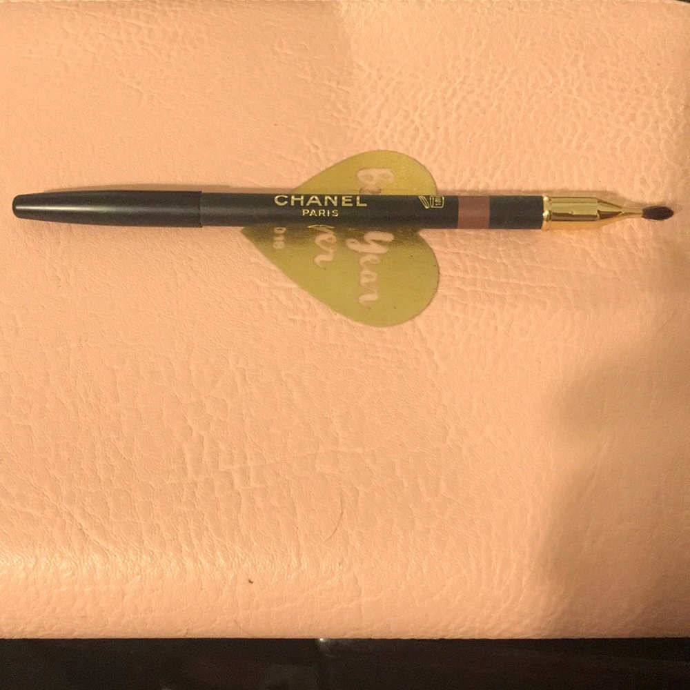 Chanel Lip Definer